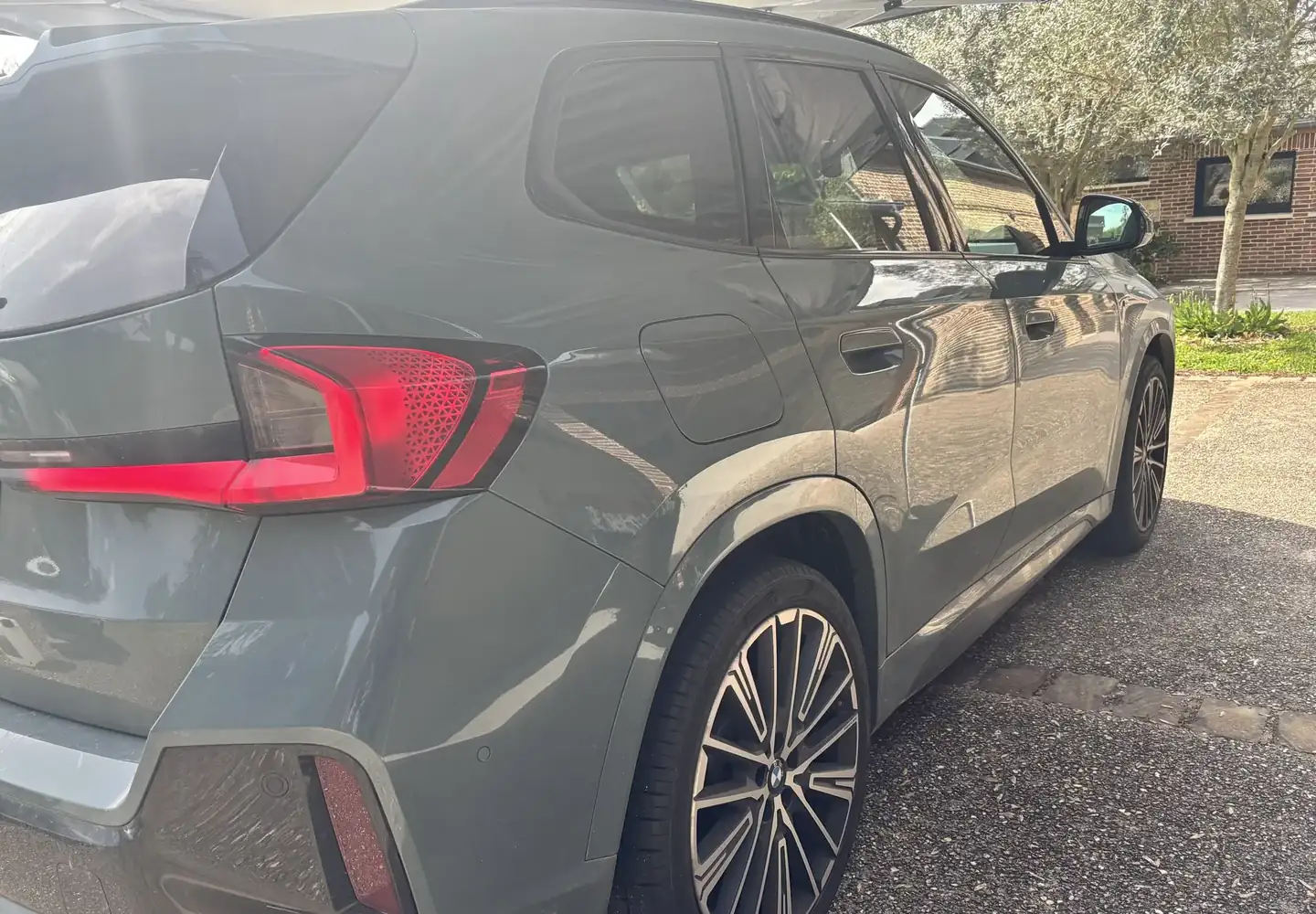 Voiture lavée à la main par L'Atelier du Reflet près de Mesnil-Esnard
